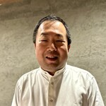 Ippei Hanten - 安達シェフは広東料理の『赤坂離宮』、その後2年ほど香港で。それから四川料理の広尾『ピャオシャン』で修業されている。あの独特な香辛料料理の『ピャオシャン』ですから、料理の奥深さはその影響なのでしょう。