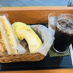 Anrifarumambekari - ♪特命'sセレクション
                        海老カツサンド¥335 バナナクリーム¥180 アイスコーヒーL¥291