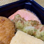 ランドロームフードマーケット - 鮭塩焼きも入ってる