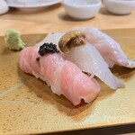 天神 NUMBERSHOT - おまかせ寿司三貫（当日はトロ、鯛、炙りサワラ）・痛風で無い方はぜひぜひ