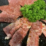 炭火焼肉 やまもと - ロースと上カルビ