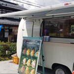 ケータリング茅 果実氷 - いつの間にか新しい車になってる。シルバーから白の車へと！笑