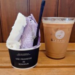 石田牧場のジェラート屋 めぐり - ミルクコーヒーも一緒にパシャリ