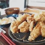 お食事処 八っちゃん - 料理写真:ザンギ食べ放題定食(￥1300)。これだけでもボリューム多し！