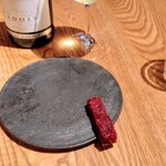 sio - 安定の馬肉タルタルビーツマリネブルスケッタ。今回はまろやかな感じだったかしら(^^) 色合いも私好み。sioのお皿はいつも美しいのも大好きなの〜♡