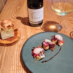 sio - 昨年度の秋のラビオリ牛ほほ肉包みこんだラビオリのお皿好きでした一方、さらに今年のお皿大好き♡(^^) 記録更新したわ～ トレビスの苦みとソースのコク甘みが抜群に絶妙!! もちろんパンで拭って余さずに