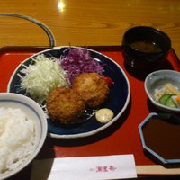 横浜 瀬里奈 浪漫茶屋 - ランチメニュー　メンチカツ　玉ねぎが沢山はいってさっぱりなメンチ
