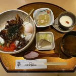 215551700 - 今井屋のやきとり重、冬瓜のそぼろ煮、白菜といぶりがっこ、赤出汁、杏仁豆腐。