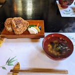 郷土料理ともん - 上のコースだと、鮎ご飯の他にも骨と皮煎餅もオススメ