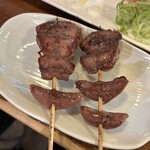 赤羽 もつ焼のんき - タン焼き　塩が絶妙で美味すぎ　120円／本