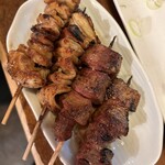 赤羽 もつ焼のんき - しろ焼　と　レバー焼