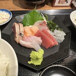 大衆屋台酒場 まじめや - 新鮮 お刺身定食(900円)