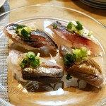 喜月 - あじといわし。夏っぽいですね。あじは得も言われぬ風味、旬も終わりかと思ったいわしもちょうど良い脂のノリでした