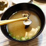 喜月 - ホッとするしじみのお味噌汁で、今日の余韻を味わうと、約2時間が過ぎていました。ごちそうさまでした