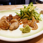 喜月 - この日の驚きは煮はまぐり。握りではなく一品でいただいたのは初めて。シャリとの組み合わせも良いけれど、お酒がぐんぐん進んでしまうほど旨みが強いんですね