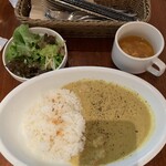 香月珈琲店 - エビカレーセット（1,150円）、コーヒーが付く。