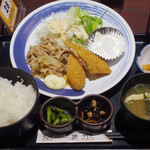 Hananomai - 本日の日替り 生姜焼きサーモンフライ定食 700円