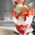 PATISSERIE ASAKO IWAYANAGI - パルフェ・ビジューローズ ～ベリーとオリーブオイルジェラートとともに～