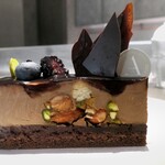 PATISSERIE ASAKO IWAYANAGI - ピスタチオショコラクレーム -3種のナッツとともに-