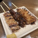 Tachinomi Yakiton Daikoku - とろてっぽう（直腸）190円　ふわ（肺）190円　
                      　　　　　　　　　　　　　　　　しろ（大腸）150円