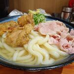 自家製さぬきうどんと肉 新橋甚三 - 冷スペシャル（豚肉・鶏天）（特大３玉）940円