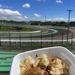 神戸屋 - 青空の下でブランチ！