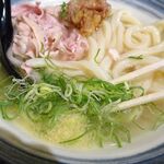 自家製さぬきうどんと肉 新橋甚三 - 冷スペシャル（豚肉・鶏天）（特大３玉）940円