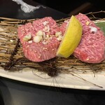 ホルモン本舗 我家 - ☆芯芯ステーキ    ……(ママからのお祝い品)
      『我家』名物な一品♪
      歳くったからかな…今日はコレが一番美味く感じた。
      激ウマ♡
      ママありがとうございます♪