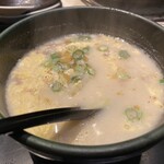 ホルモン本舗 我家 - ★コムタンスープ
      俺が裏切った一品！肉縛り対象外！笑笑ꉂꉂ(ᵔᗜᵔ*)
      ラーメン突っ込んで貰おうかと思ったけどw
      安定のウマウマ♡