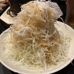 ホルモン本舗 我家 - ★千切りキャベツ
      ん？？肉縛りじゃ無かったか？
      相変わらず『我家ドレ』たっぷり♪ウマウマ♡