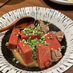 ヒヨク之トリ - 砂肝と赤蒟蒻の旨辛煮