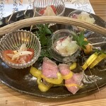 蕎麦前 ひな - 豪華前菜。