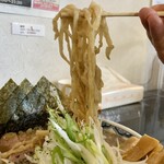 らー麺　Do・Ni・Bo - かた茹でのちぢれ太麺をリフトUP⤴️