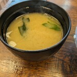 小樽 市場食堂 - お味噌汁は豆腐とわかめ