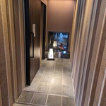 支那そば 鋳 - 入口扉までのエントランス