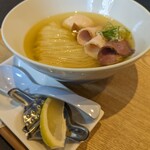 支那そば 鋳 - 地鶏光麺塩：味玉トッピング