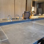 支那そば 鋳 - 広めのカウンター