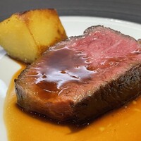 馳走西健一 - 榊山牛腰肉のロースト 紅はるか 塩漬け生胡椒