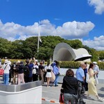 ビールスタンド重富 - 原爆慰霊碑には人が絶えず･･･