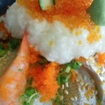 平野鮮魚 - 海鮮丼の上に山芋とたっぷりのトビっこ。