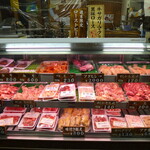 Kawabe Seinikuten - 元気なお肉屋さんがある街は良いですね。