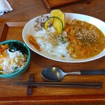 ビーカフェ - チキンカレー