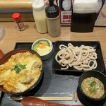鶏千 - 親子丼(醤油)、ざるうどん(小)浅漬けセット　858円