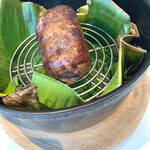 unito - 松野さんの蝦夷鹿のロースト　バナナの葉の香り