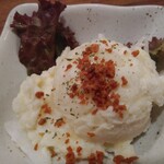 立ち呑み屋 - ポテトサラダ300円