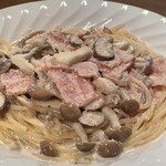 モストゥリー - キノコとベーコンのパスタ