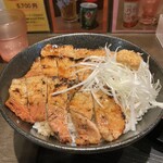 炭焼 豚丼 小豚家 - 