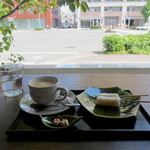 ちご餅セット￥500（珈琲）、伝わるかな?この静けさ。