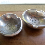 三條若狭屋 - 窓辺に小皿?、灰皿でした＾＾；