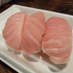 Nihonshu Baru Fanki Harudatsu Namihei Essensu - マグロ寿司一貫99円×3